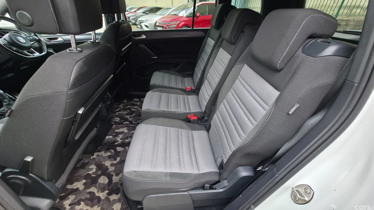 Volkswagen Touran MPV, Petrol, 2016, White