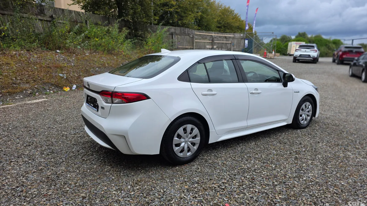 Toyota Corolla Saloon, Petrol Hybrid, 2020, White