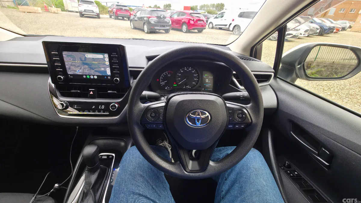 Toyota Corolla Saloon, Petrol Hybrid, 2020, White
