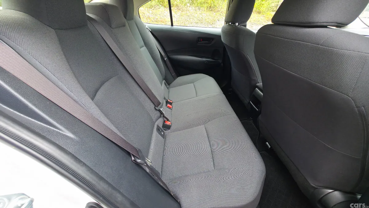 Toyota Corolla Saloon, Petrol Hybrid, 2020, White