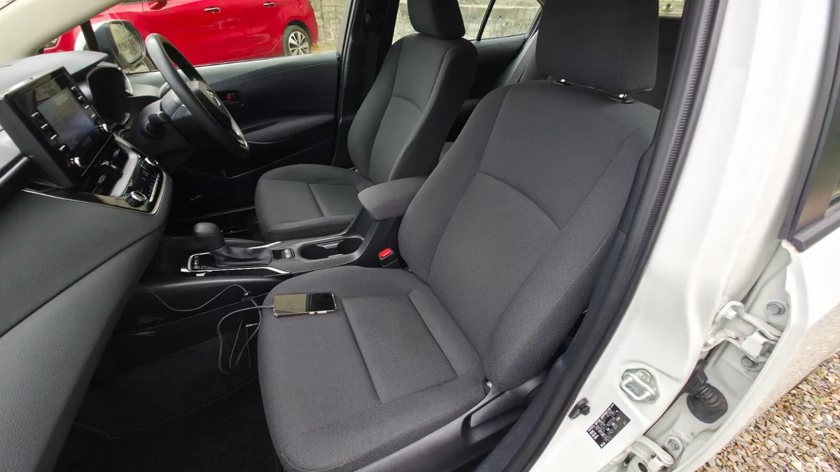Toyota Corolla Saloon, Petrol Hybrid, 2020, White