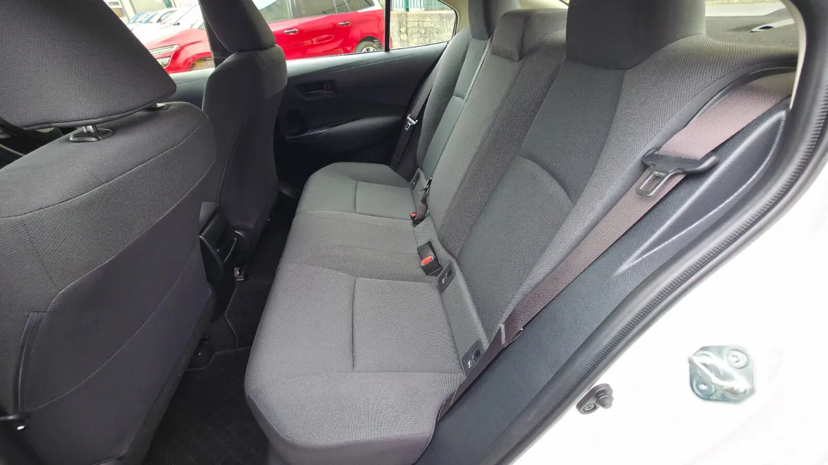 Toyota Corolla Saloon, Petrol Hybrid, 2020, White