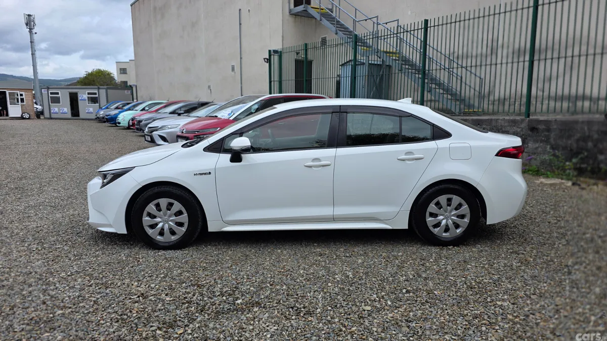 Toyota Corolla Saloon, Petrol Hybrid, 2020, White