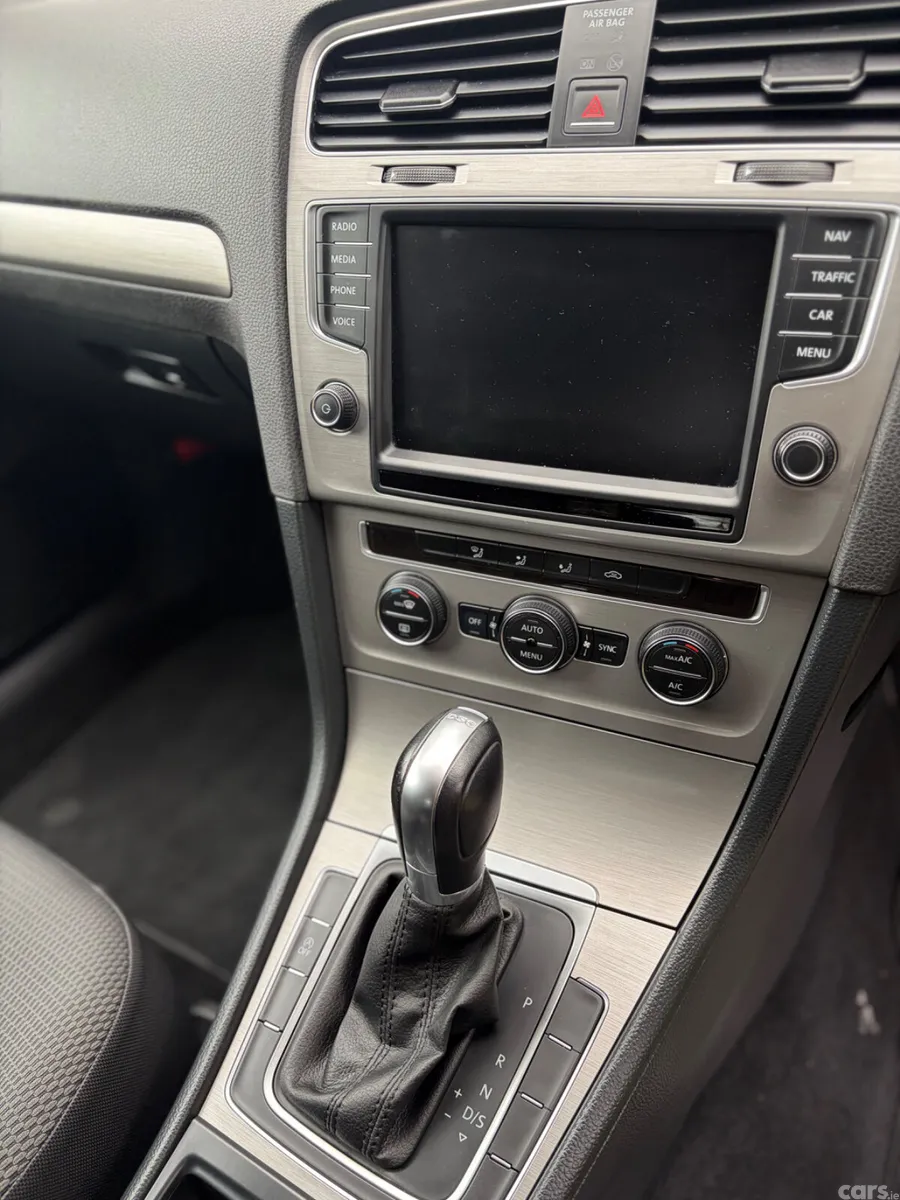Volkswagen Golf Hatchback, Petrol, 2015, Red