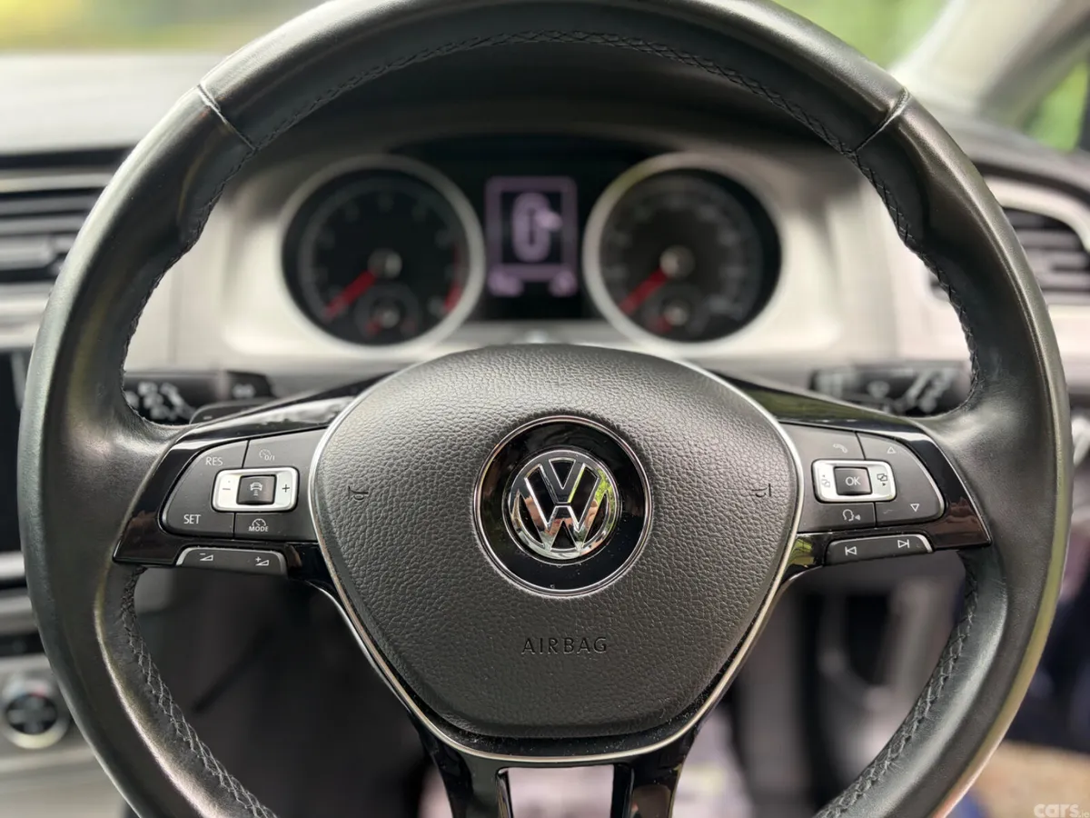 Volkswagen Golf Hatchback, Petrol, 2015, Red