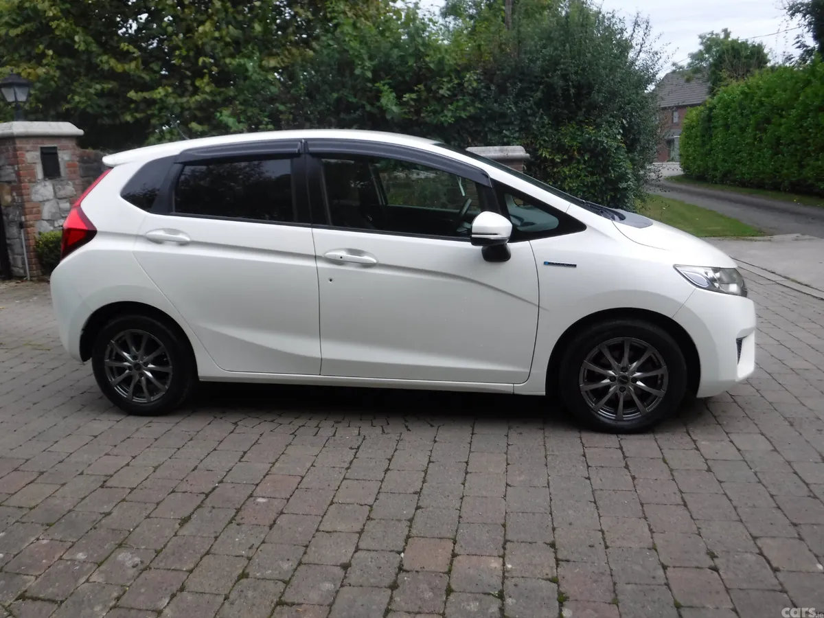 Honda Fit Hatchback, Petrol Hybrid, 2015, White