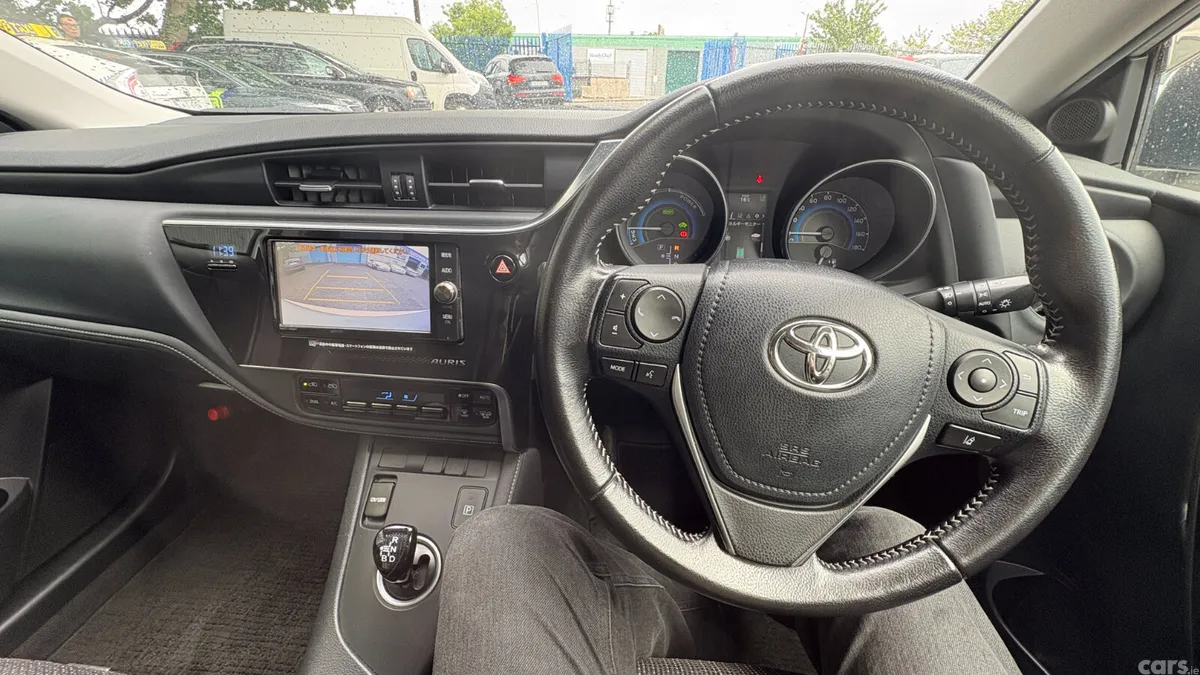 Toyota Auris Hatchback, Petrol Hybrid, 2016, Silver