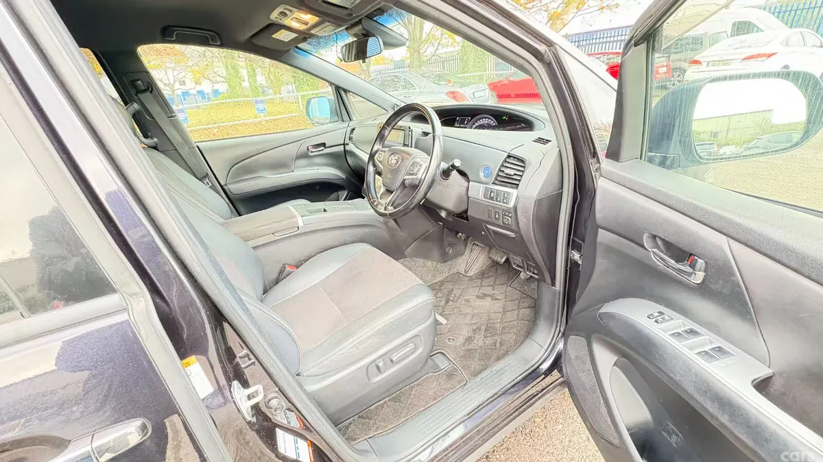 Toyota Estima MPV, Petrol Hybrid, 2016, Black