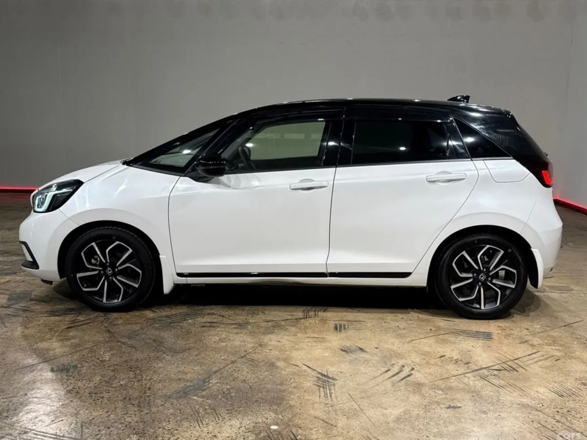 Honda Fit Hatchback, Petrol Hybrid, 2021, White