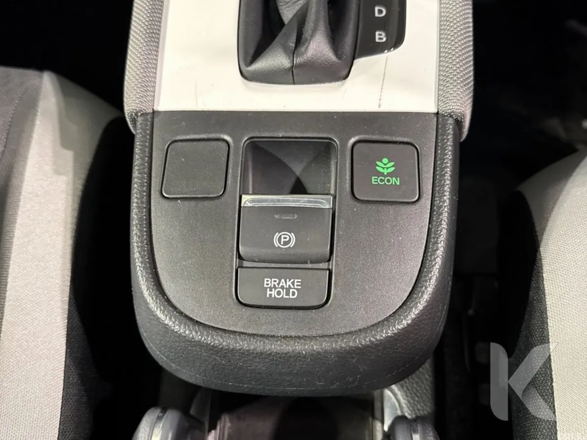 Honda Fit Hatchback, Petrol Hybrid, 2021, White