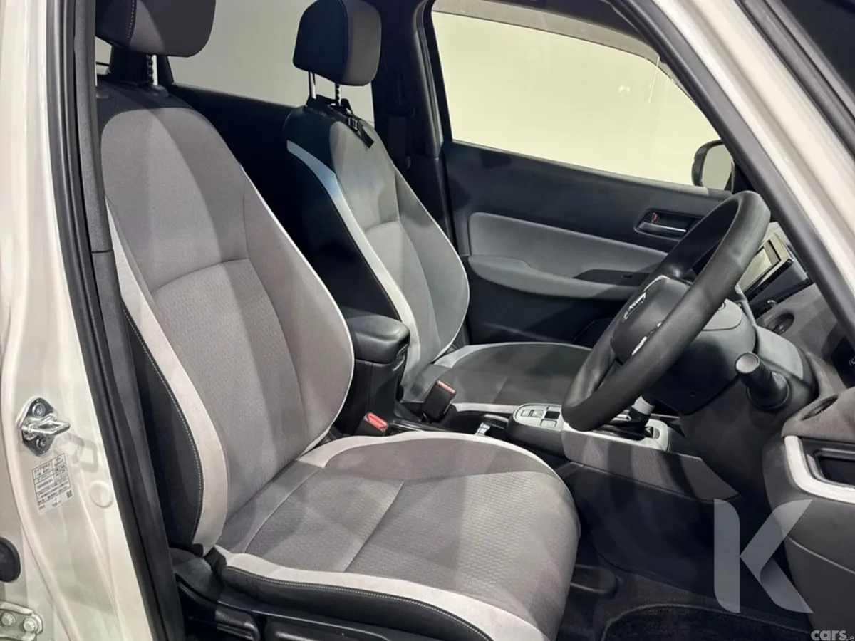 Honda Fit Hatchback, Petrol Hybrid, 2021, White