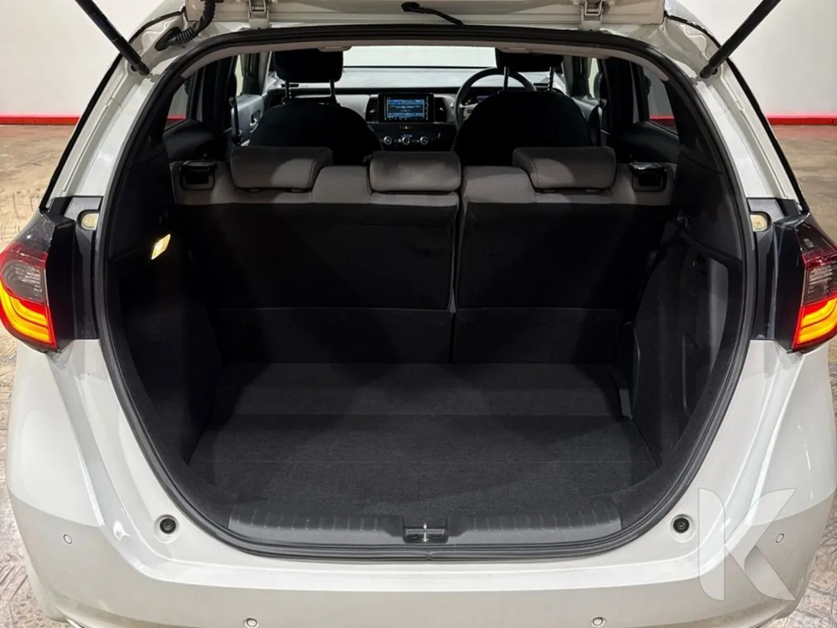 Honda Fit Hatchback, Petrol Hybrid, 2021, White