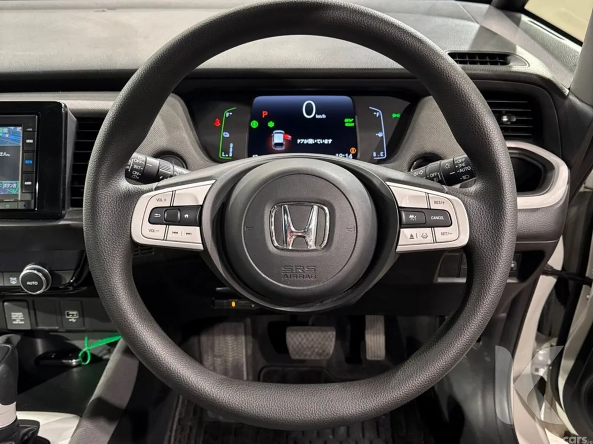 Honda Fit Hatchback, Petrol Hybrid, 2021, White