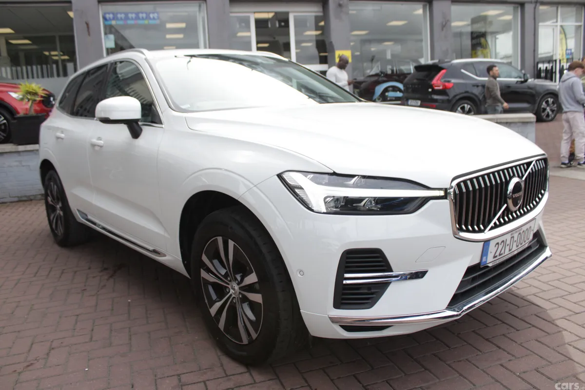Volvo XC60 MPV, Petrol Plug-in Hybrid, 2022, White