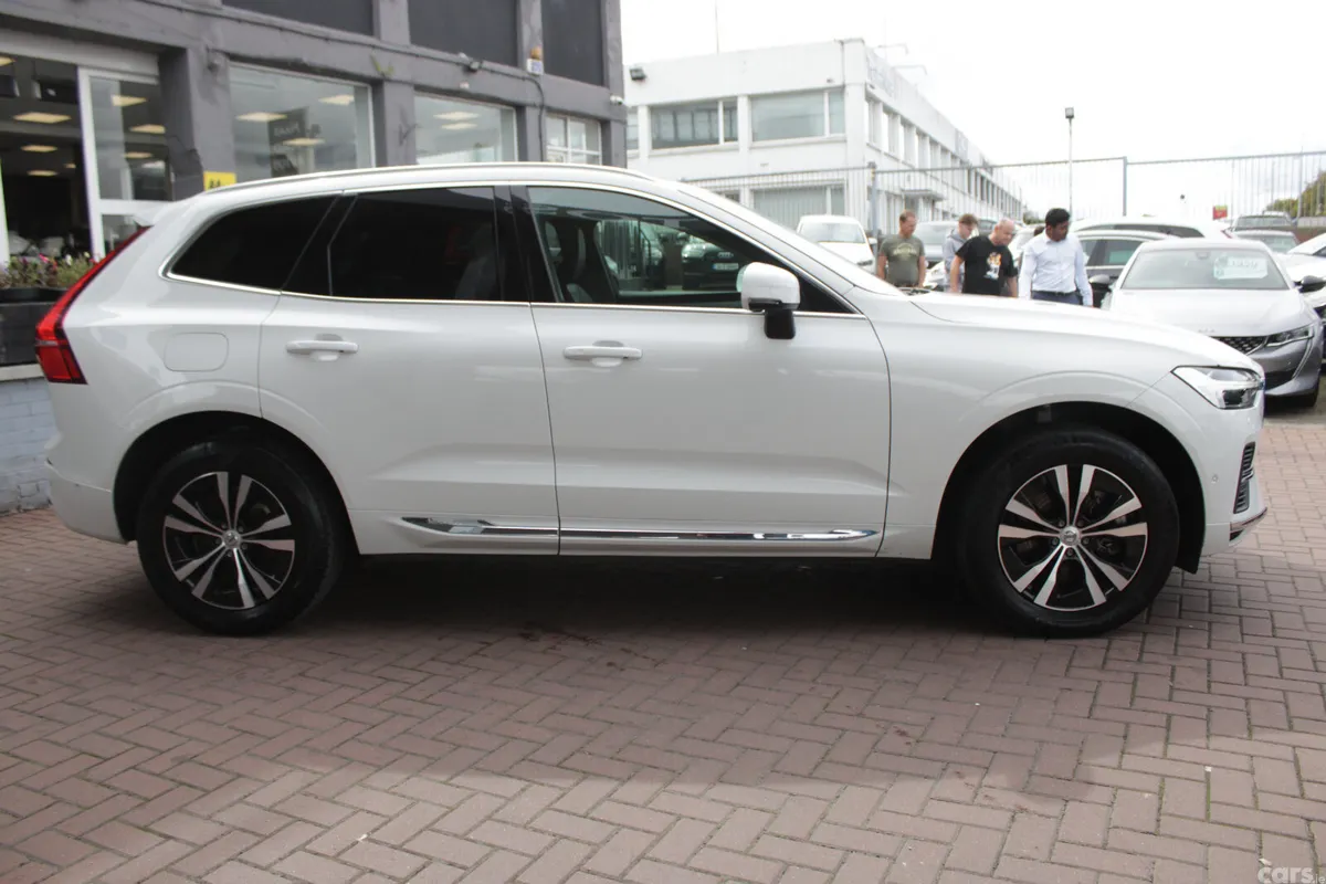 Volvo XC60 MPV, Petrol Plug-in Hybrid, 2022, White