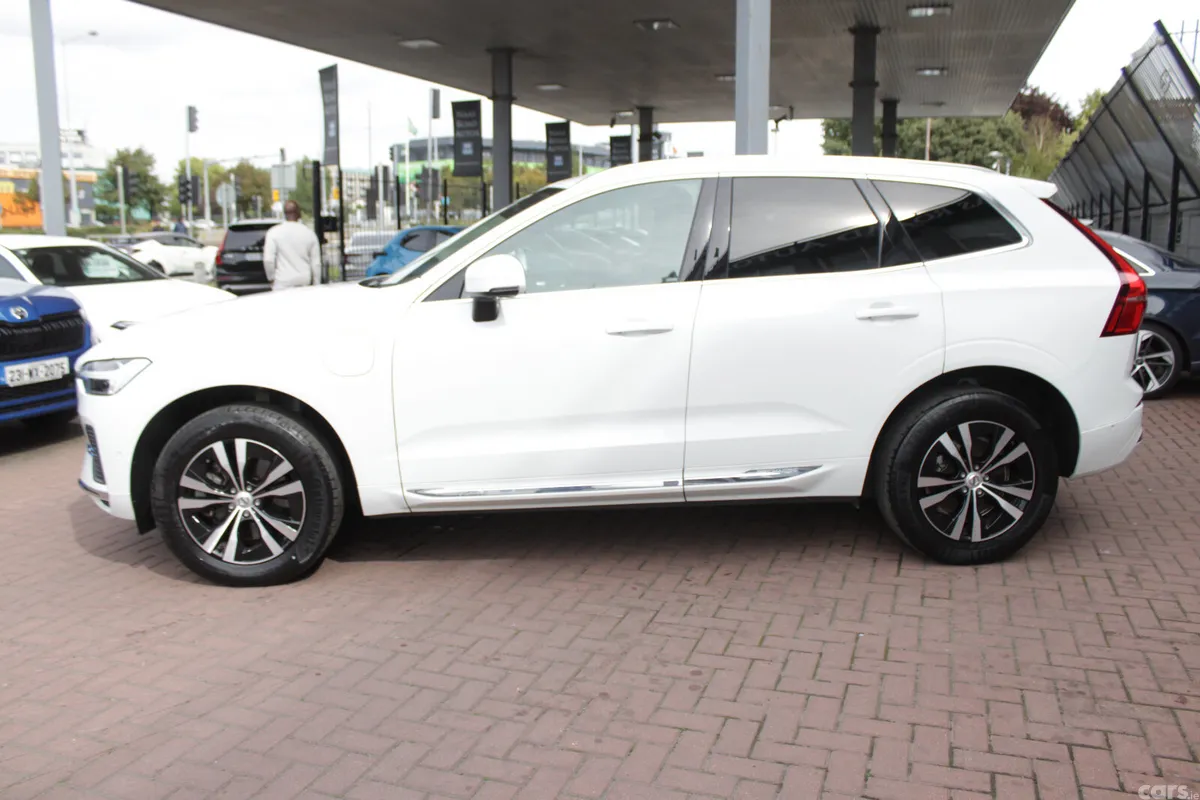 Volvo XC60 MPV, Petrol Plug-in Hybrid, 2022, White