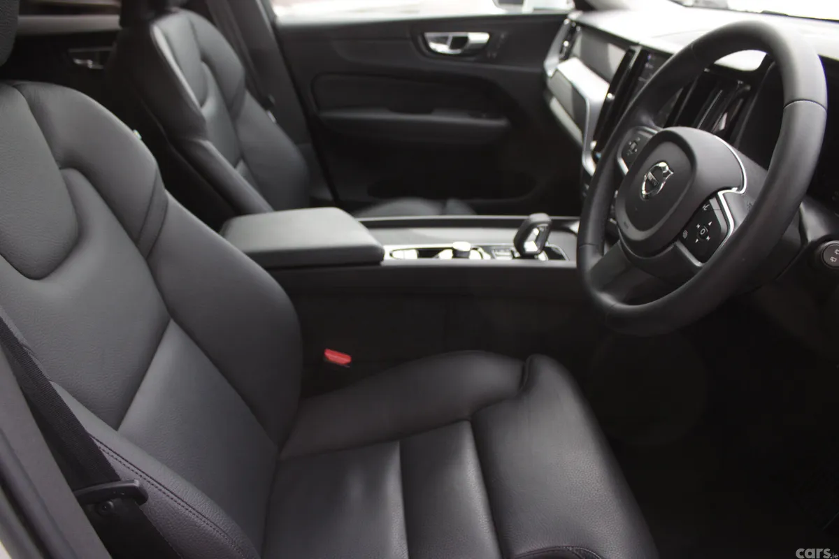 Volvo XC60 MPV, Petrol Plug-in Hybrid, 2022, White