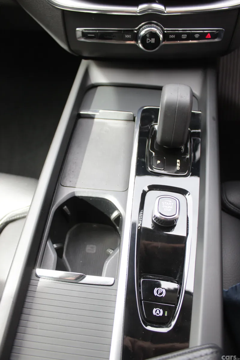Volvo XC60 MPV, Petrol Plug-in Hybrid, 2022, White