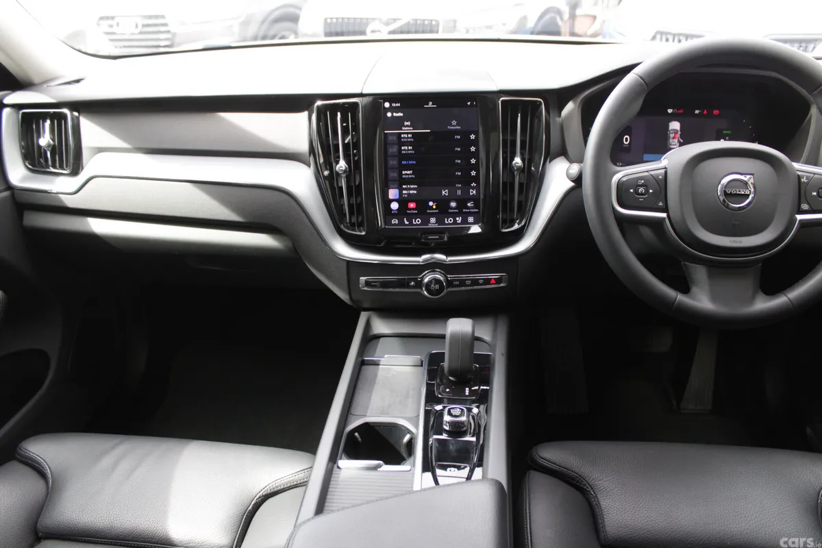 Volvo XC60 MPV, Petrol Plug-in Hybrid, 2022, White