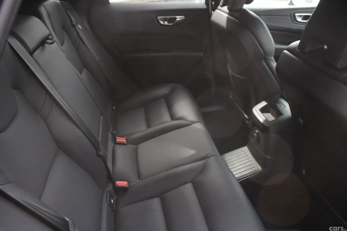 Volvo XC60 MPV, Petrol Plug-in Hybrid, 2022, White