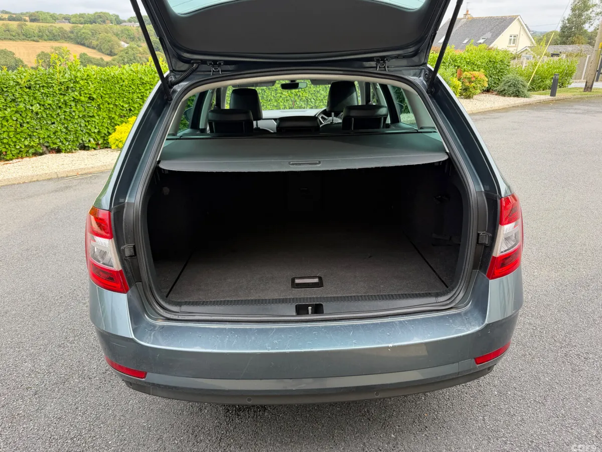 Skoda Octavia Estate, Diesel, 2018, Grey