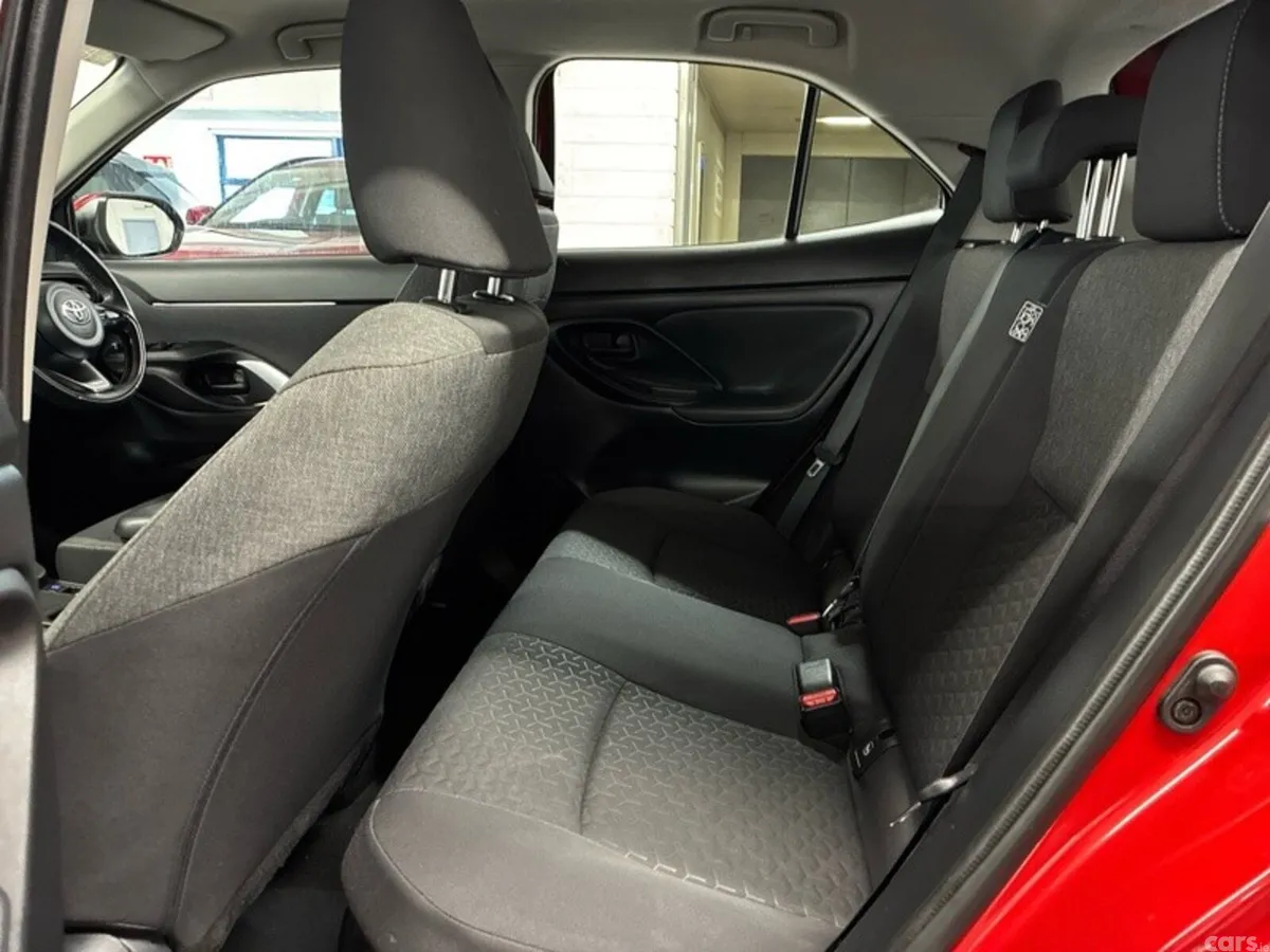 Toyota Yaris Cross Hatchback, Petrol Hybrid, 2023, Red