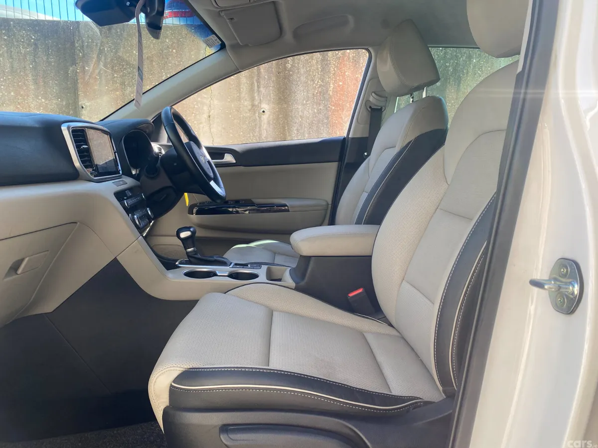 Kia Sportage SUV, Diesel Hybrid, 2021, White