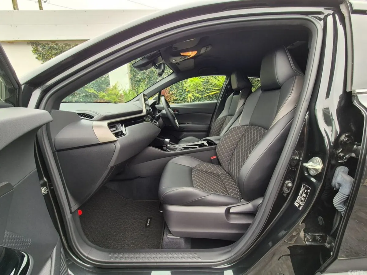 Toyota C-HR SUV, Petrol Hybrid, 2023, Black