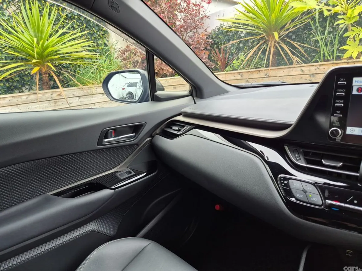 Toyota C-HR SUV, Petrol Hybrid, 2023, Black