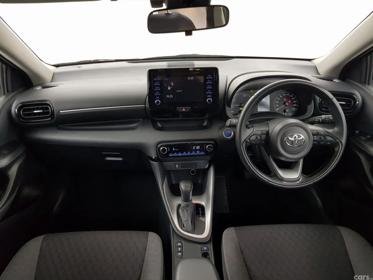 Toyota Yaris Hatchback, Petrol Hybrid, 2023, White