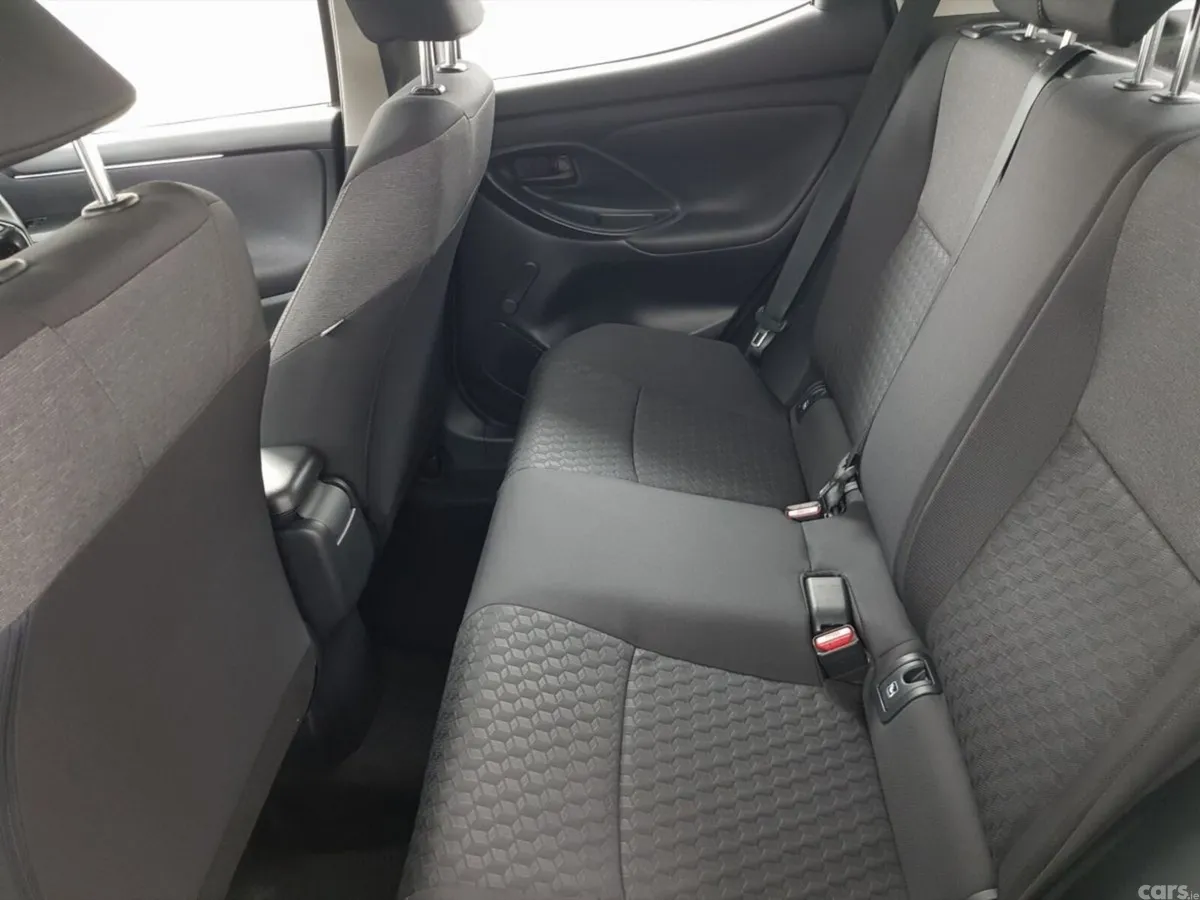 Toyota Yaris Hatchback, Petrol Hybrid, 2023, White