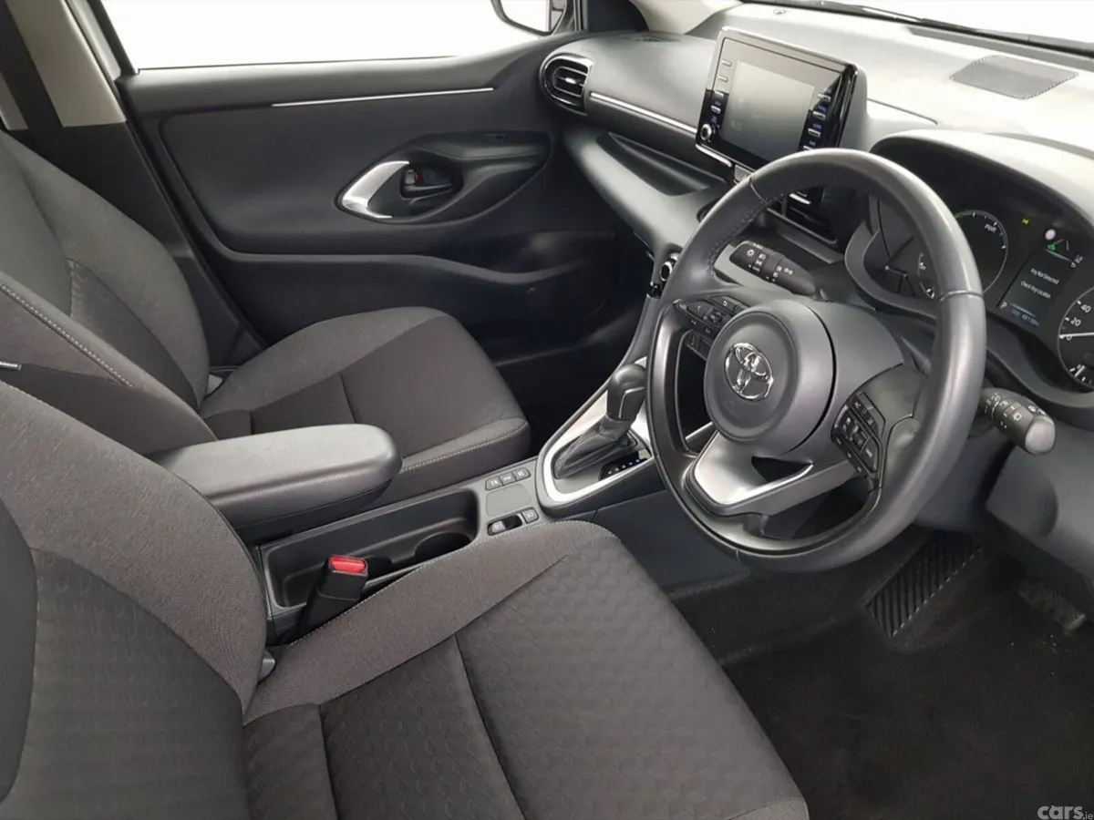 Toyota Yaris Hatchback, Petrol Hybrid, 2023, White