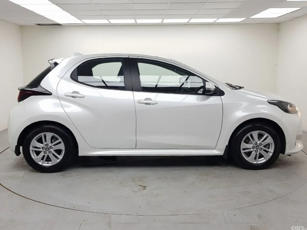 Toyota Yaris Hatchback, Petrol Hybrid, 2023, White