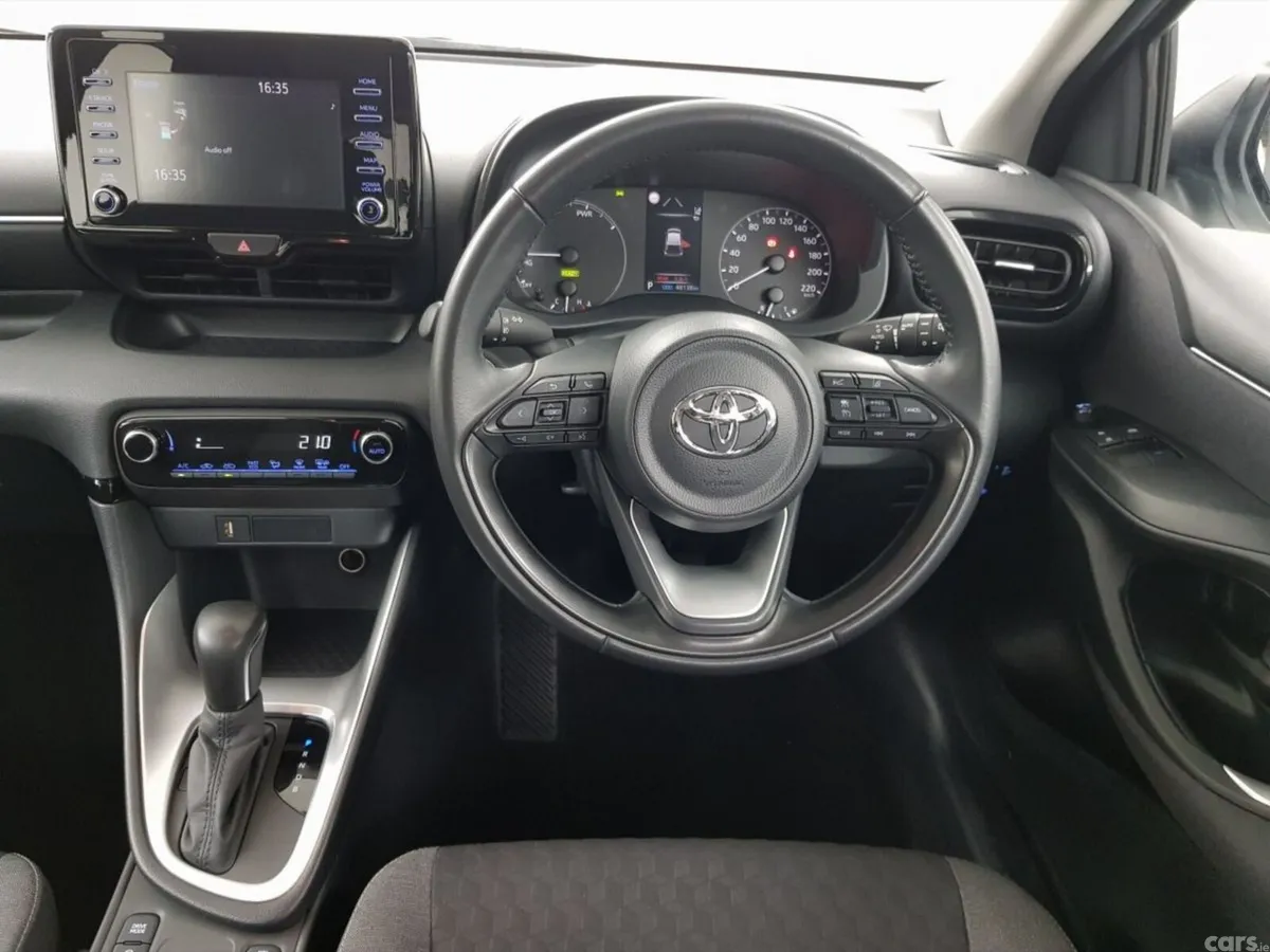Toyota Yaris Hatchback, Petrol Hybrid, 2023, White