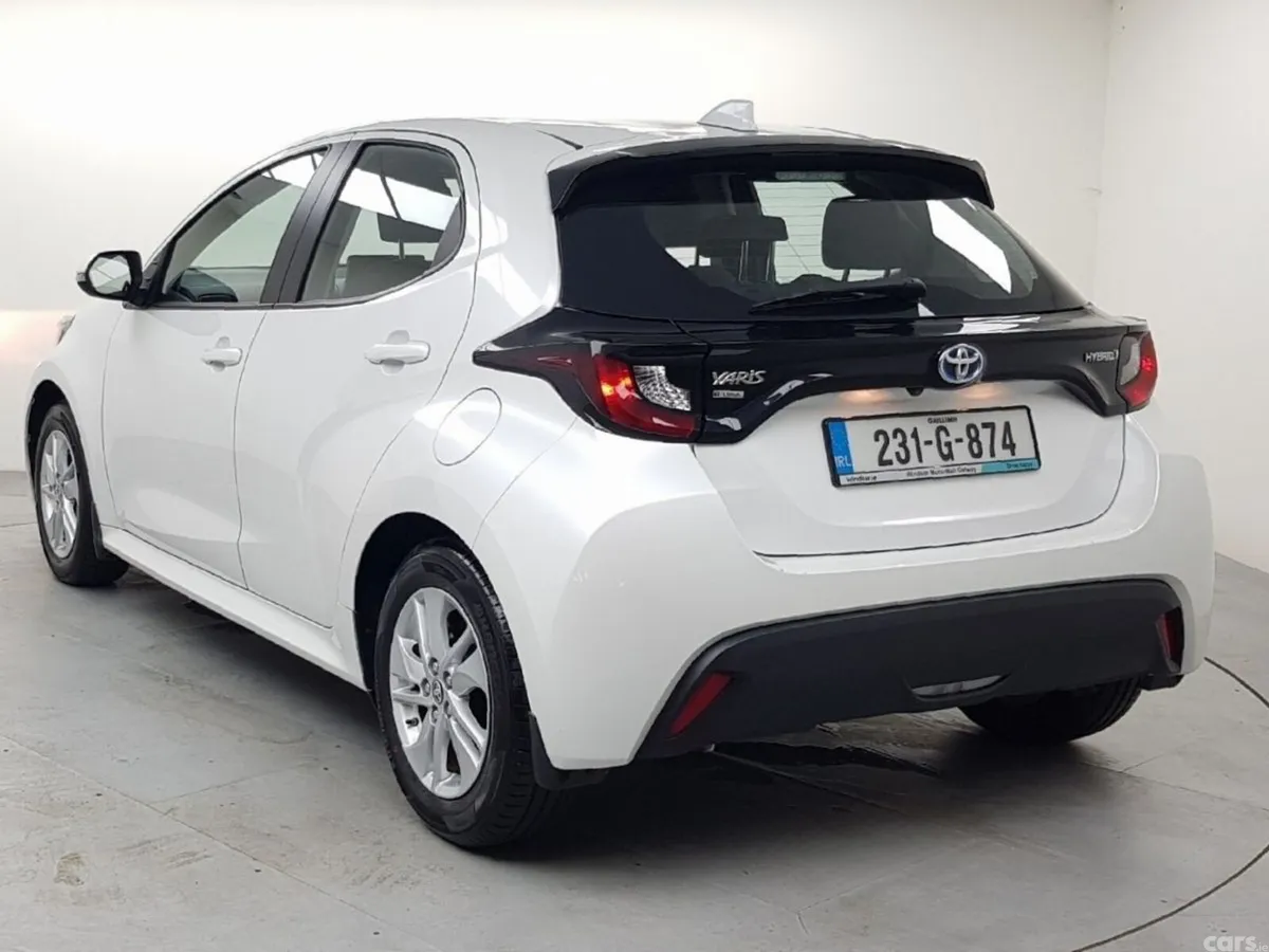 Toyota Yaris Hatchback, Petrol Hybrid, 2023, White