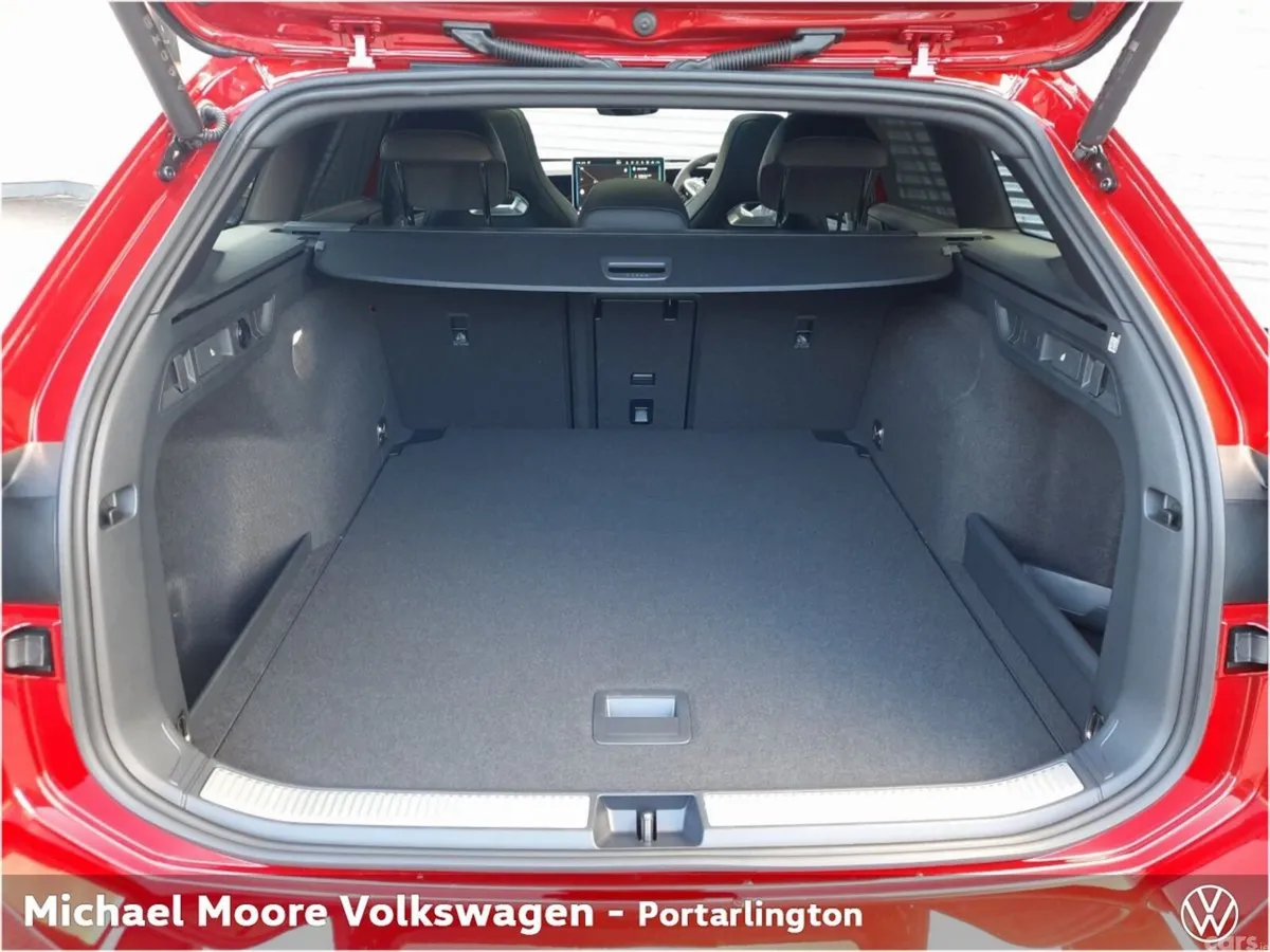 Volkswagen Passat Estate, Diesel, 2027, Red