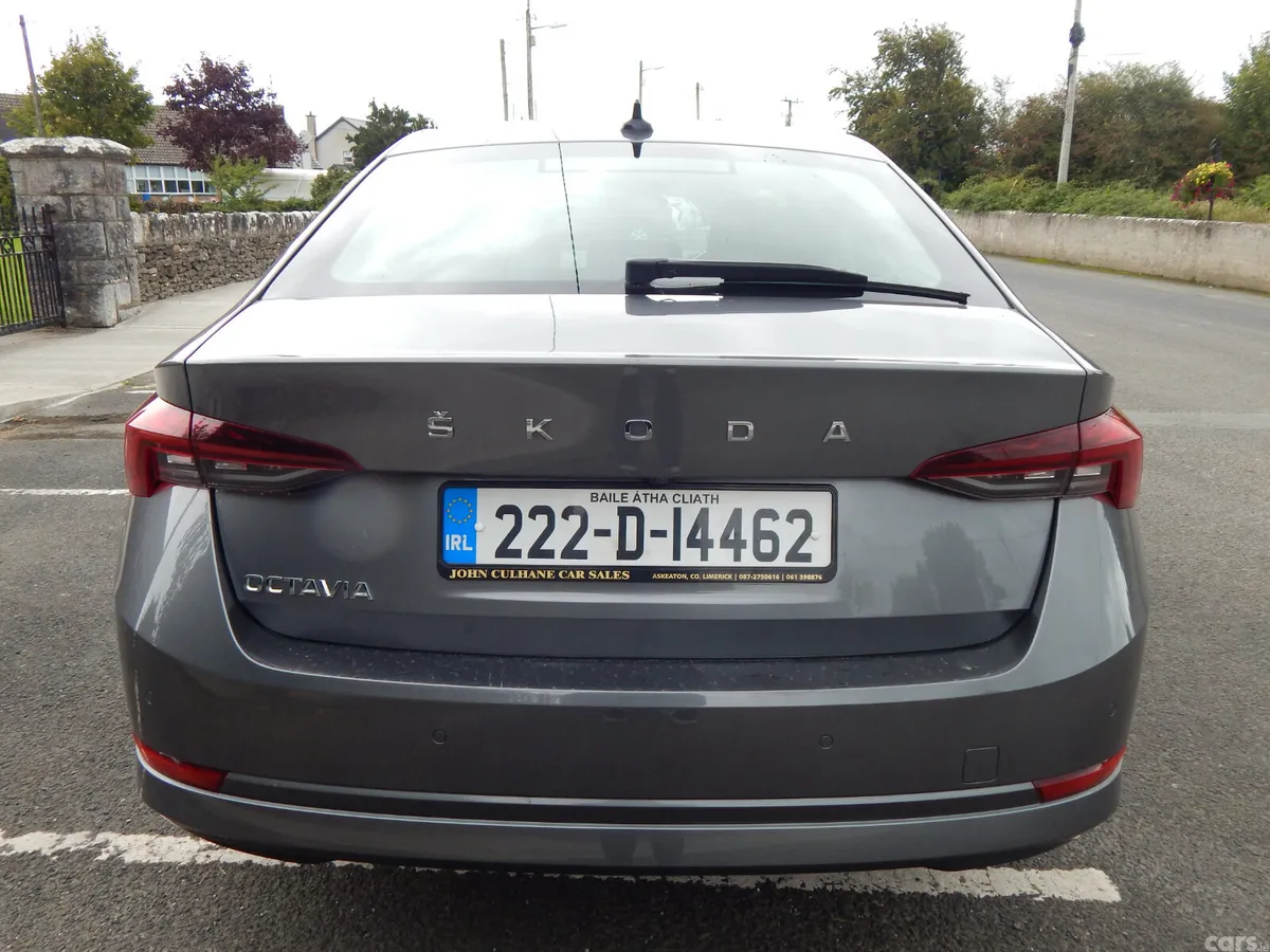 Skoda Octavia Saloon, Diesel, 2022, Grey
