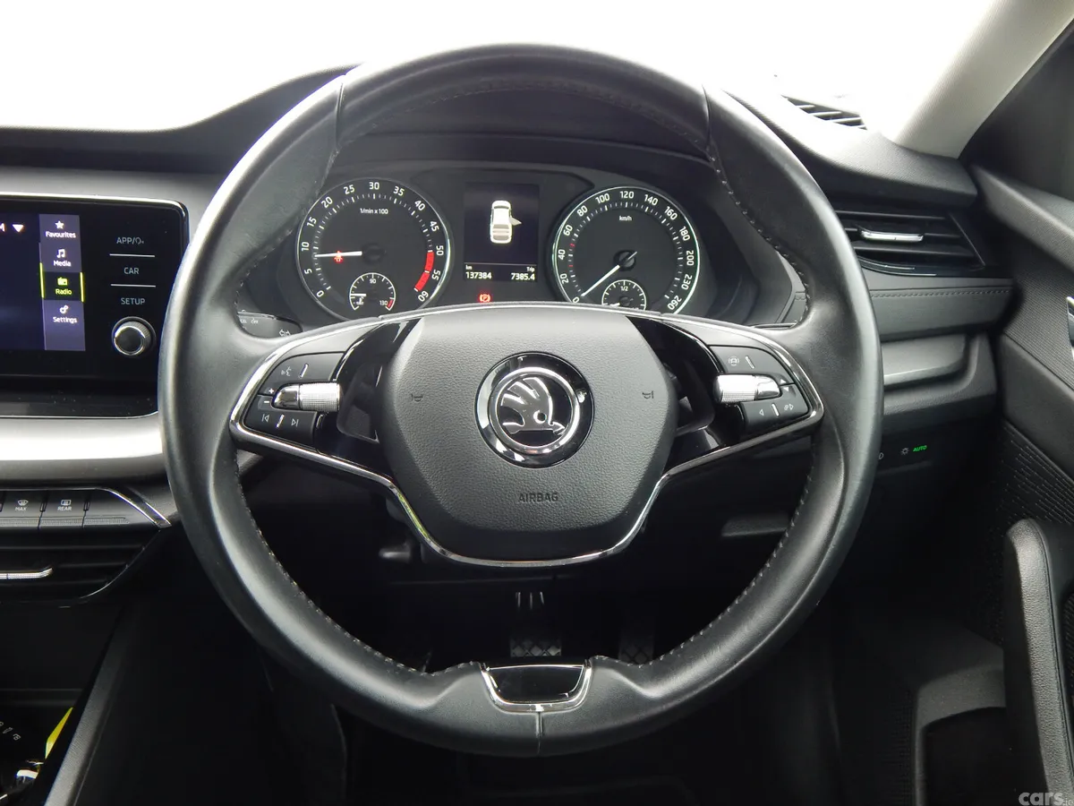 Skoda Octavia Saloon, Diesel, 2022, Grey
