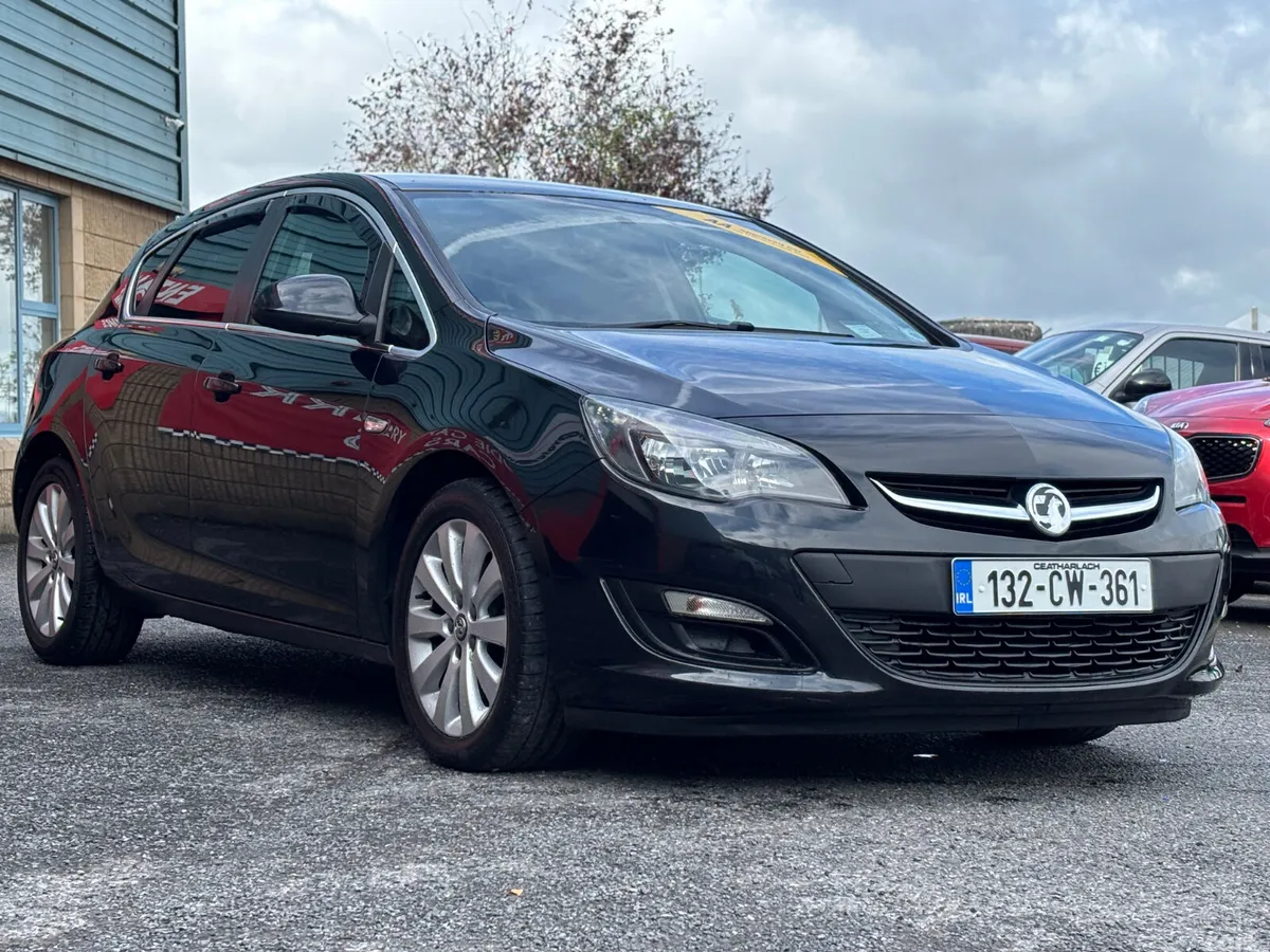 Vauxhall Astra Hatchback, Diesel, 2013, Black