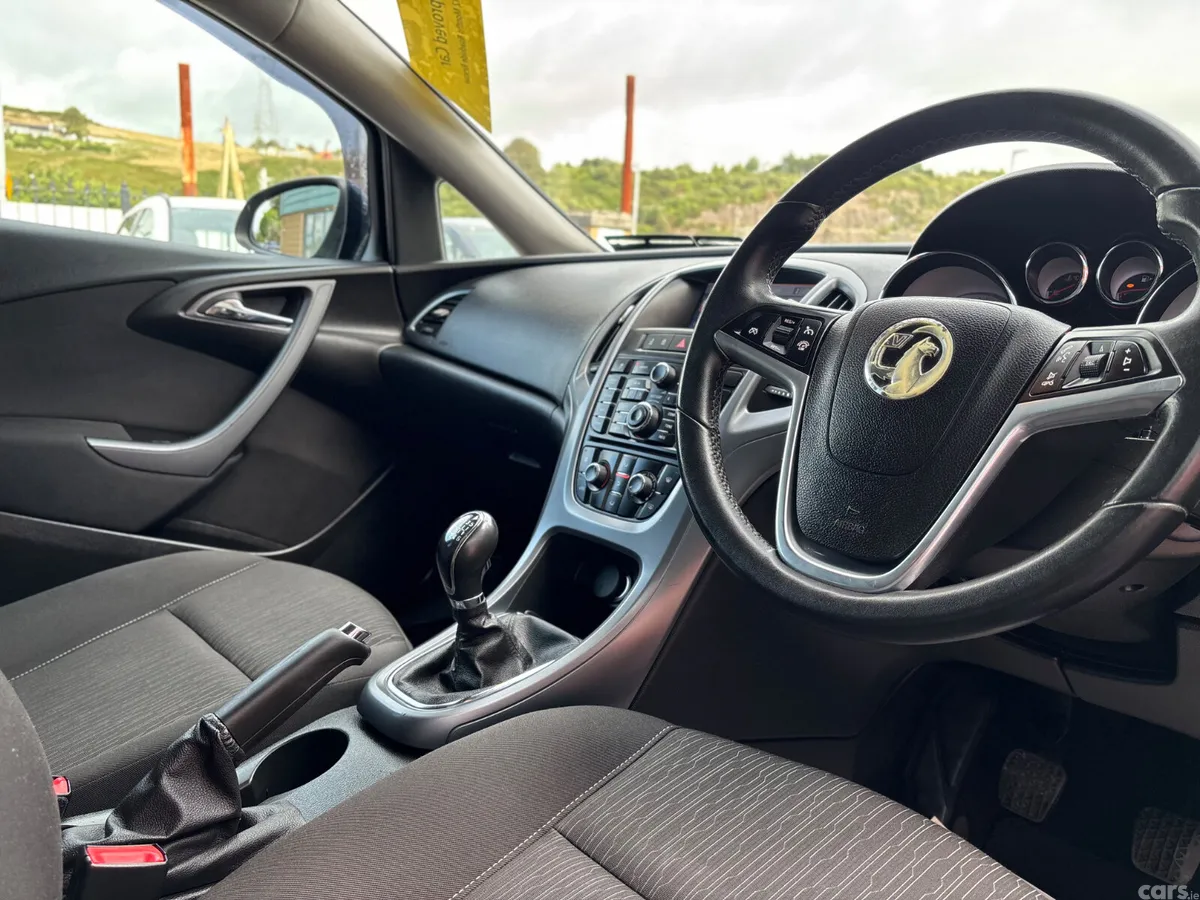 Vauxhall Astra Hatchback, Diesel, 2013, Black