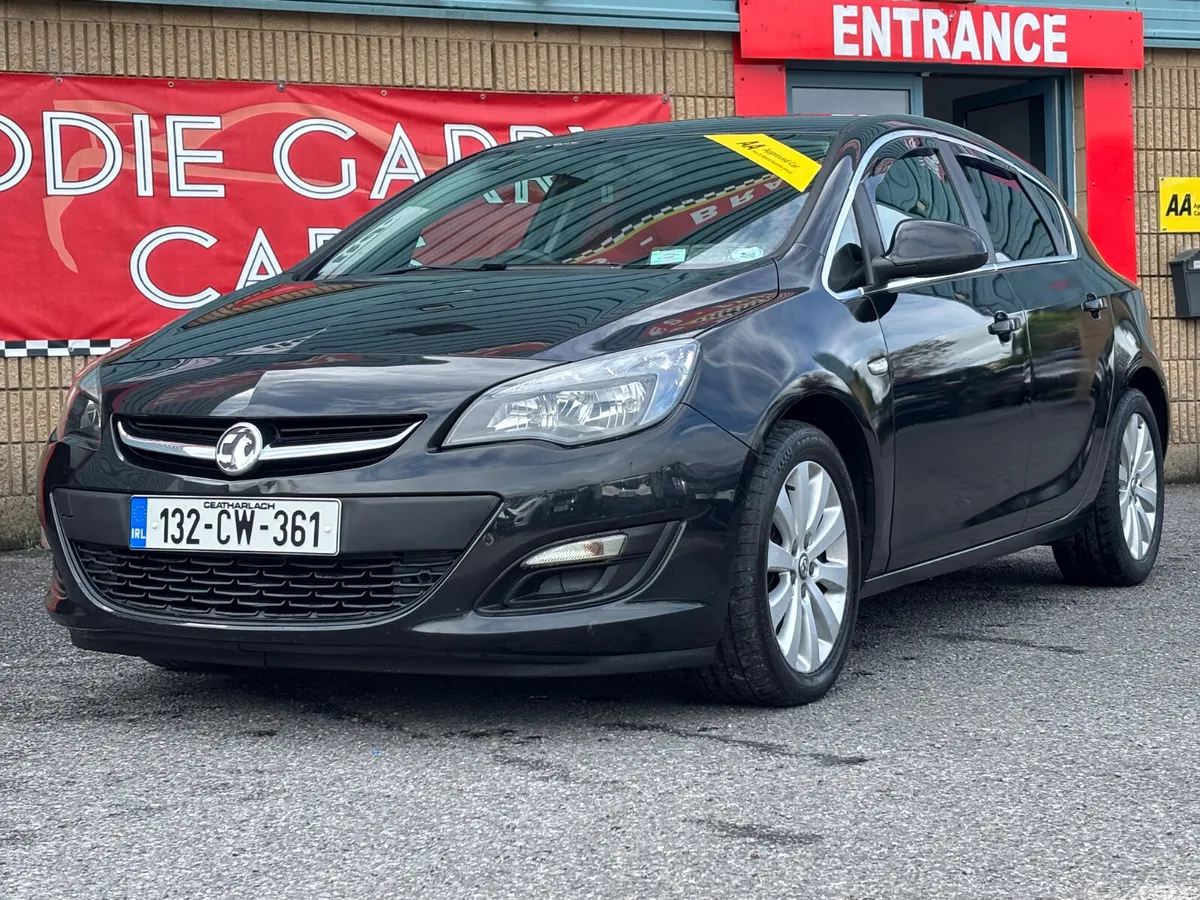 Vauxhall Astra Hatchback, Diesel, 2013, Black