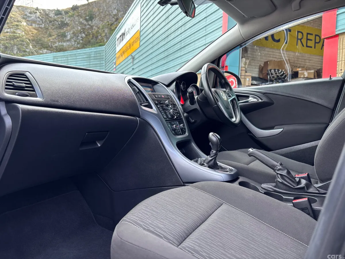 Vauxhall Astra Hatchback, Diesel, 2013, Black