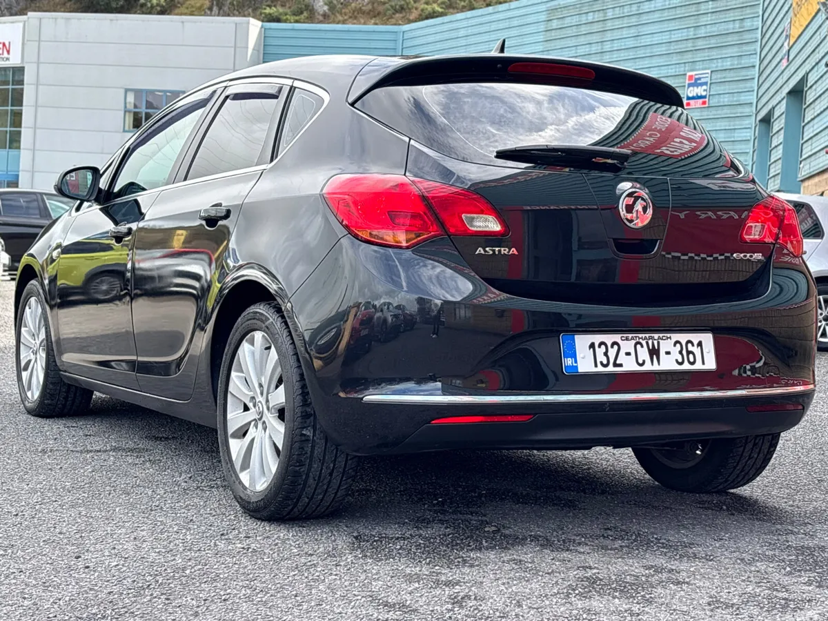 Vauxhall Astra Hatchback, Diesel, 2013, Black
