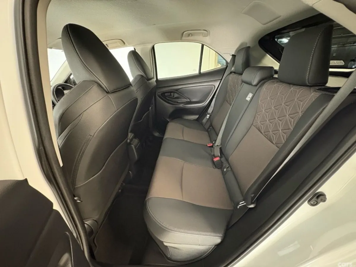 Toyota Yaris Cross SUV, Petrol Hybrid, 2023, White