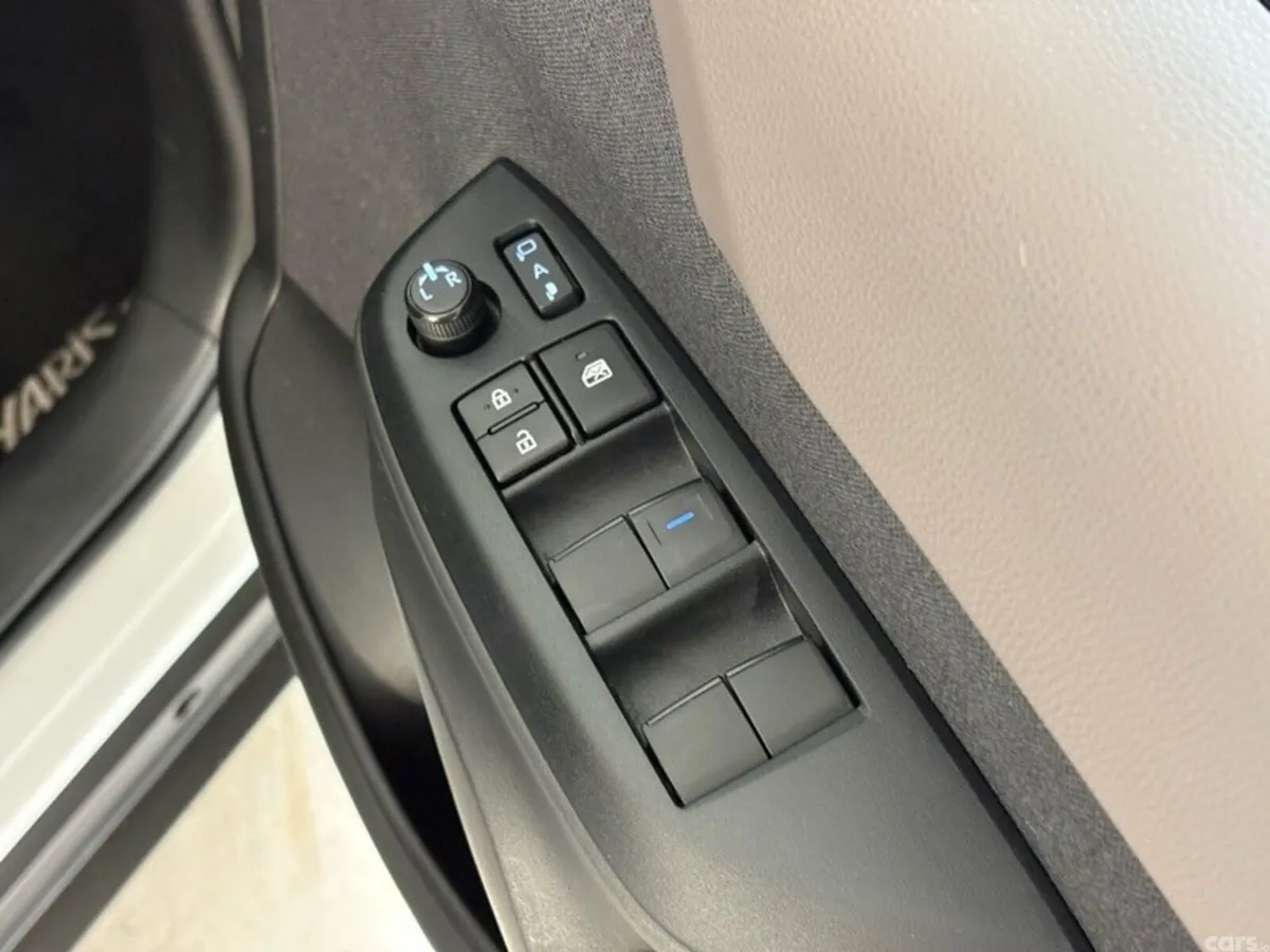 Toyota Yaris Cross SUV, Petrol Hybrid, 2023, White