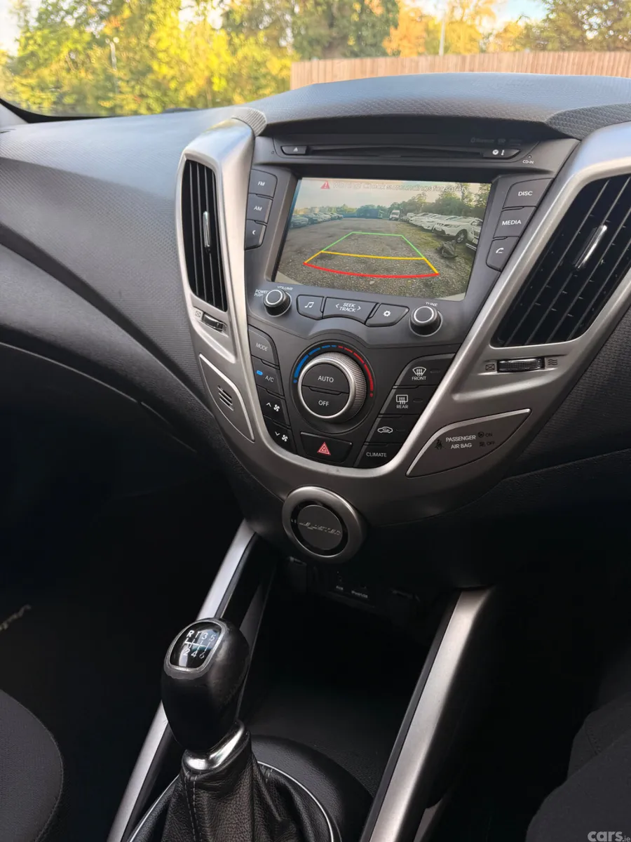 Hyundai Veloster Hatchback, Petrol, 2013, Silver