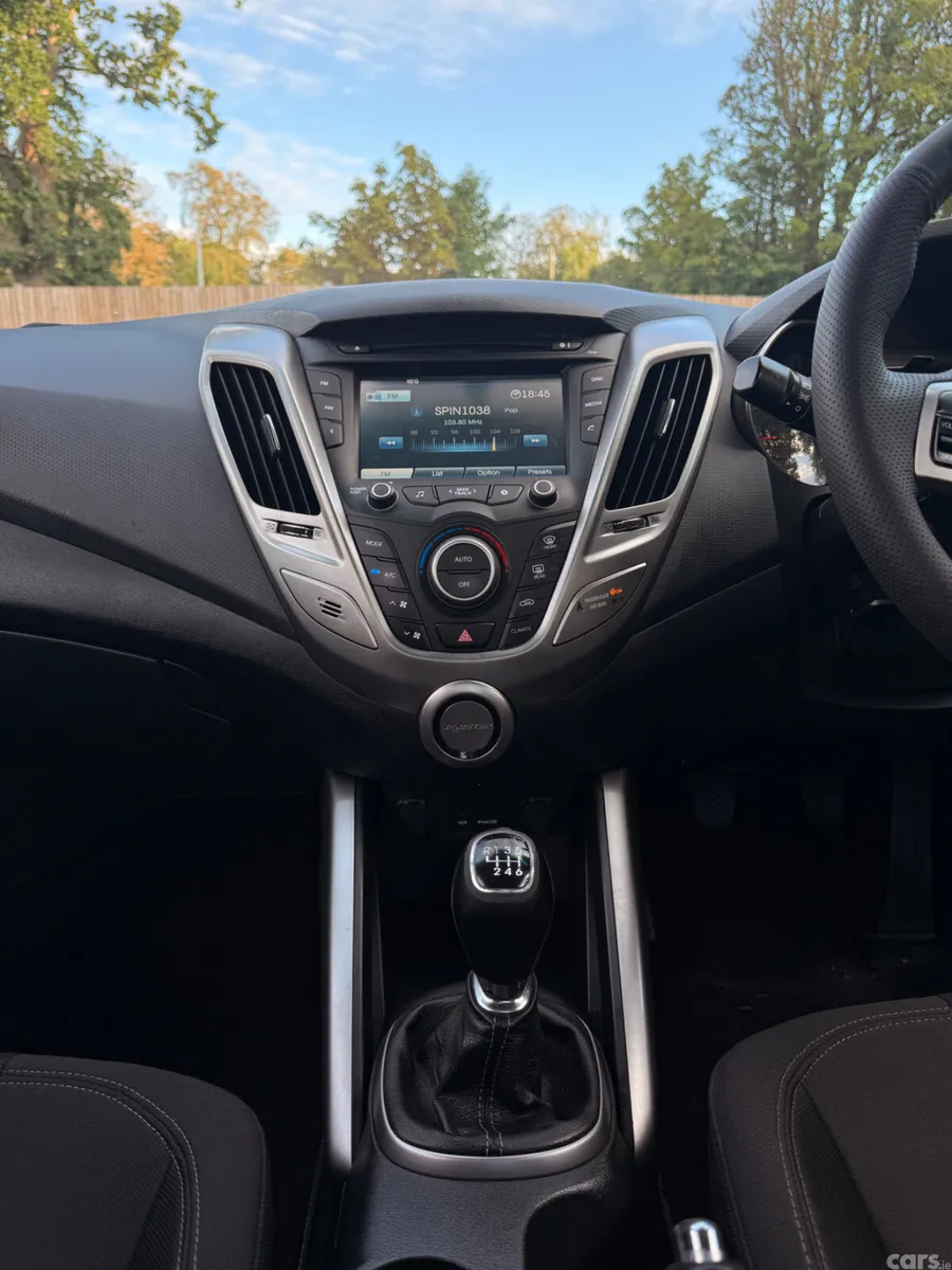 Hyundai Veloster Hatchback, Petrol, 2013, Silver