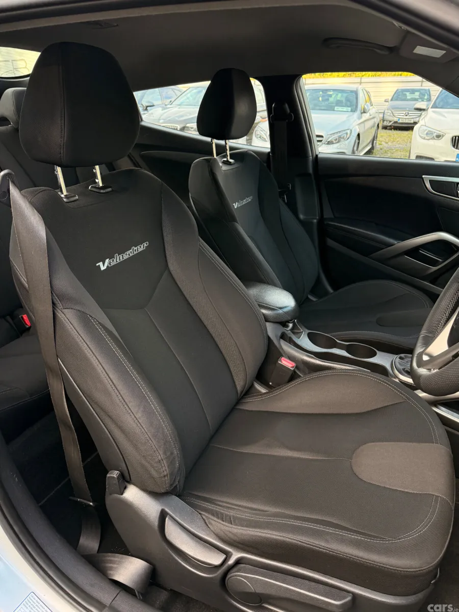 Hyundai Veloster Hatchback, Petrol, 2013, Silver