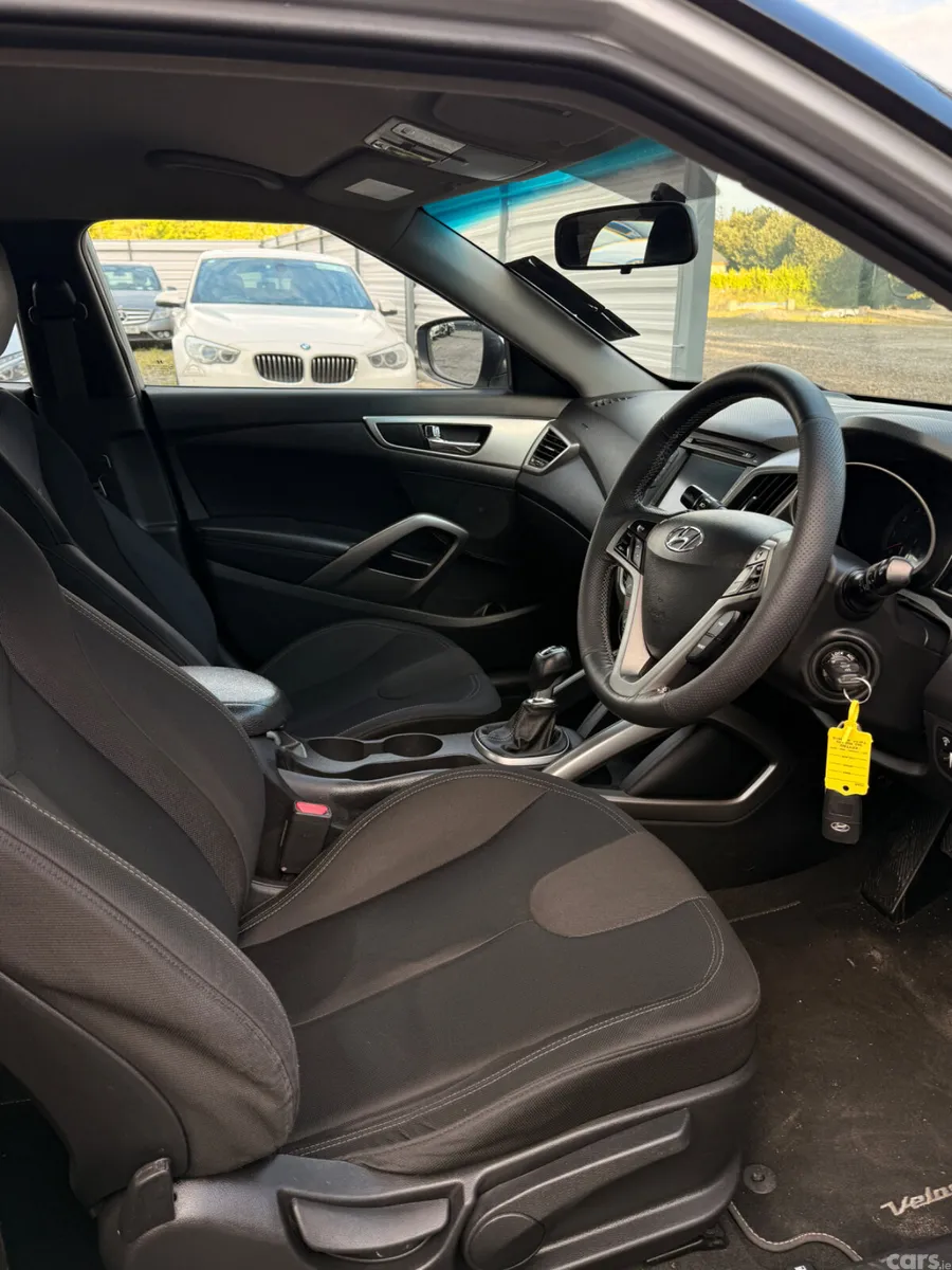 Hyundai Veloster Hatchback, Petrol, 2013, Silver