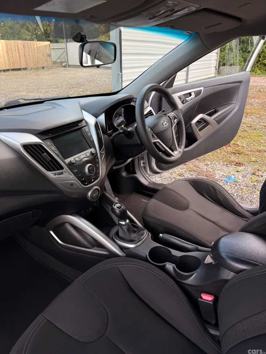 Hyundai Veloster Hatchback, Petrol, 2013, Silver